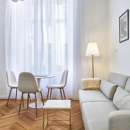 Urban Nest Wolfova By The Triple Bridge Apartment