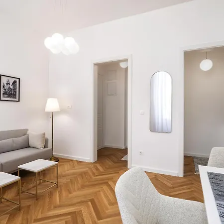 Urban Nest Wolfova By The Triple Bridge Apartment *
