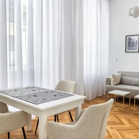 Urban Nest Wolfova By The Triple Bridge Apartment *