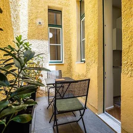 Apartman Urban Nest Wolfova By The Triple Bridge *