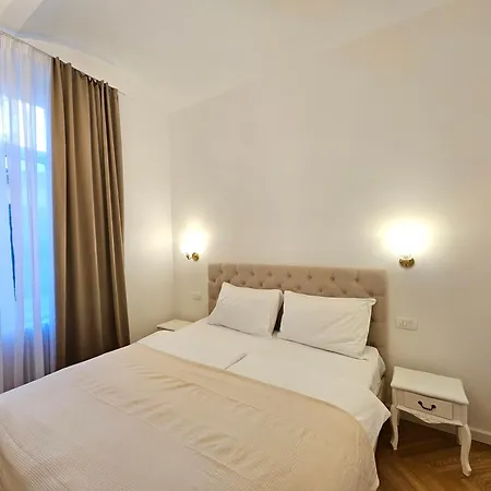 Urban Nest Wolfova By The Triple Bridge Apartman