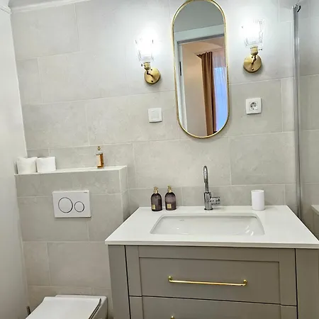 Urban Nest Wolfova By The Triple Bridge Apartman