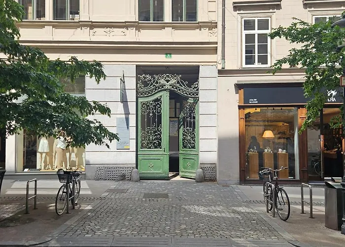 Апартаменти Urban Nest Wolfova By The Triple Bridge *