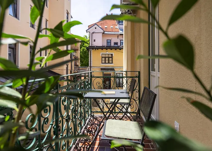 Urban Nest Wolfova By The Triple Bridge