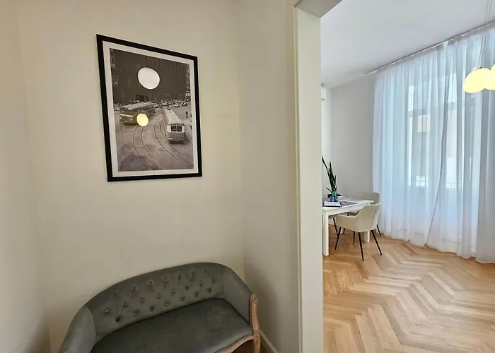 Urban Nest Wolfova By The Triple Bridge Любляна