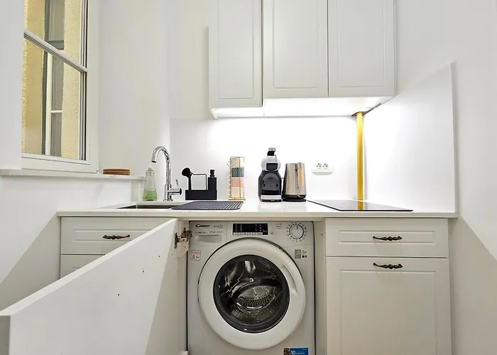 Urban Nest Wolfova By The Triple Bridge Апартаменти *