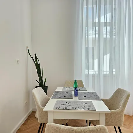 Urban Nest Wolfova By The Triple Bridge Apartament Lublana