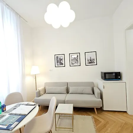 Urban Nest Wolfova By The Triple Bridge Apartman *