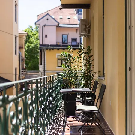 Urban Nest Wolfova By The Triple Bridge Apartman *