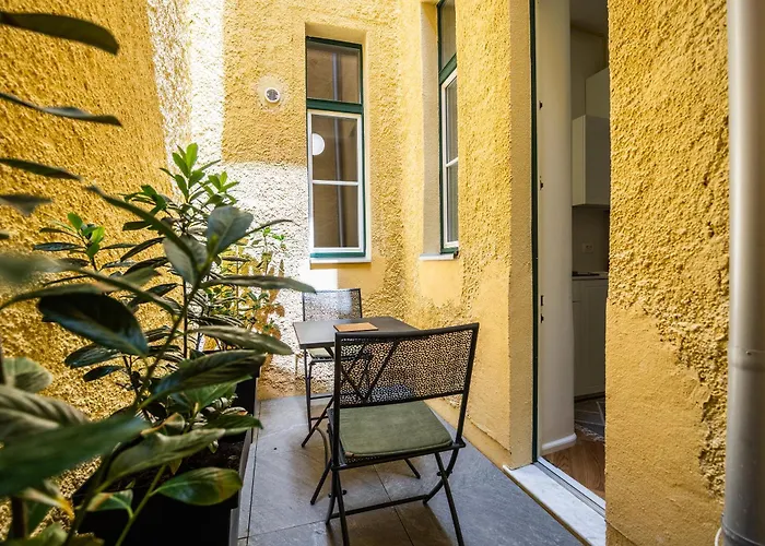 Apartman Urban Nest Wolfova By The Triple Bridge *