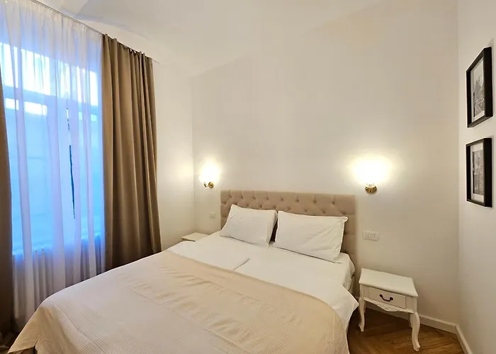 Urban Nest Wolfova By The Triple Bridge Apartamento