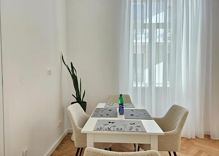 Urban Nest Wolfova By The Triple Bridge Apartamento Liubliana