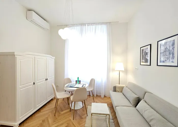 Apartman Urban Nest Wolfova By The Triple Bridge *