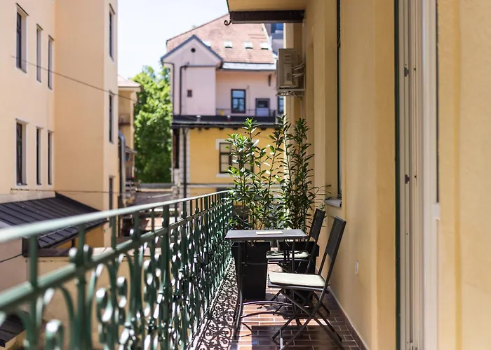 Urban Nest Wolfova By The Triple Bridge Apartman *