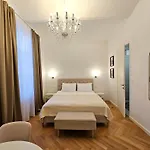 Апартаменти Urban Nest Wolfova By The Triple Bridge