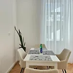 Urban Nest Wolfova By The Triple Bridge Апартаменти Любляна