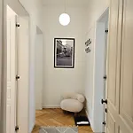 Апартаменти Urban Nest Wolfova By The Triple Bridge *