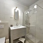 Апартаменти Urban Nest Wolfova By The Triple Bridge Любляна